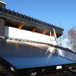 Solarkollektoren auf dem Dach montiert