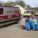 Fahrzeugkolonne in der Einfahrt Fahrzeugkolonne in der Einfahrt